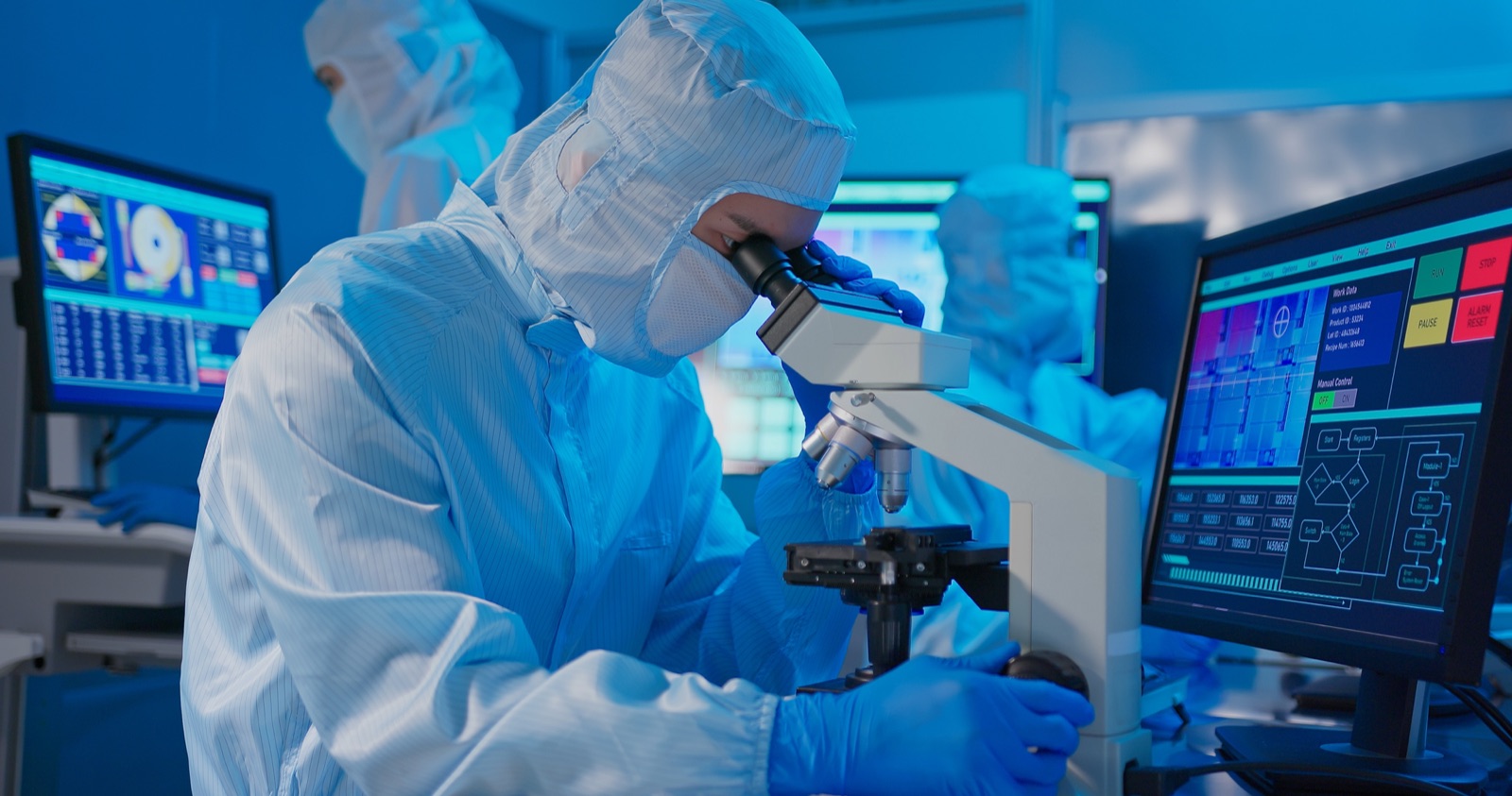 Semiconductor cleanroom manufacturing environment